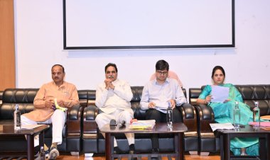 5 घंटे चली समीक्षा बैठक : राजेश मूणत बोले- रायपुर पश्चिम में अवैध निर्माण और नियम विरुद्ध काम बर्दाश्त नहीं होंगे