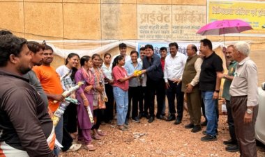 सिविल लाइंस सिंधी पंचायत ने जरूरतमंदों को वितरित की नि:शुल्क छतरियां