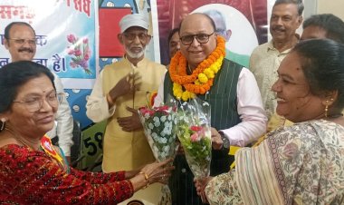कर्मचारी जगत ने पर्यावरण प्रेमी मोहन वर्ल्यानी को किया सम्मानित