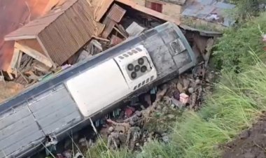 अमरनाथ यात्रा से लौट रहे श्रद्धालुओं की बस खाई में गिरी, 40 यात्री घायल; कई श्रद्धालु शामिल