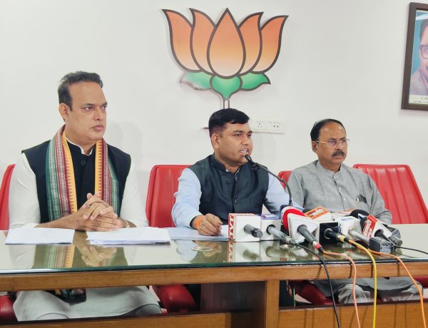 कांग्रेस को गरीबों की नहीं, अपने करीबियों की चिंता है : डॉ. नवीन मार्कण्डेय