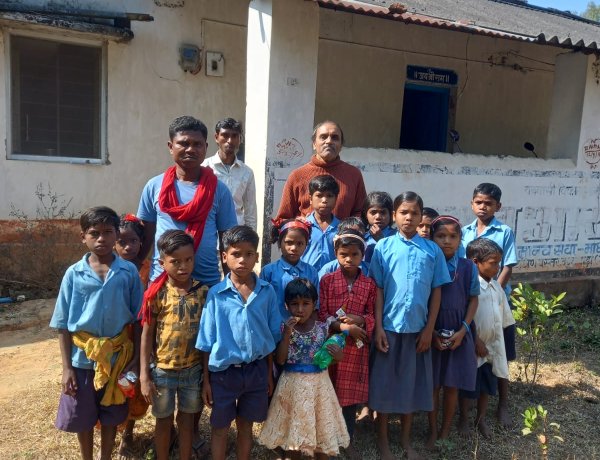आदिवासी समाज के स्वास्थ्य, शिक्षा सहित सामाजिक उत्थान के लिए समर्पित गोडबोले दंपत्ति