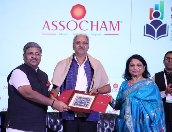 दिल्ली में रायपुर सांसद बृजमोहन अग्रवाल ने शिक्षा जगत में सक्रिय संस्थाओं और हस्तियों का किया सम्मान