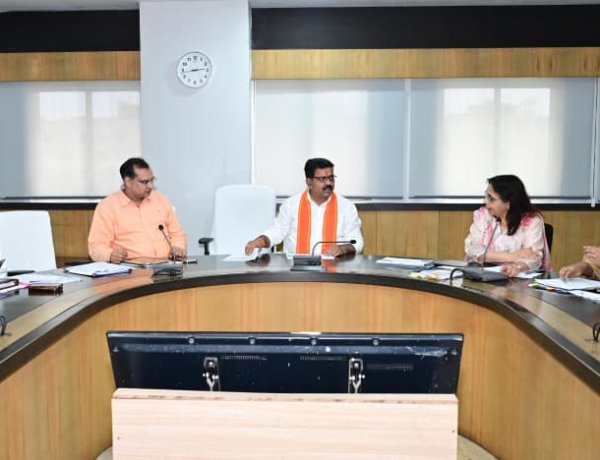 उप मुख्यमंत्री विजय शर्मा का बड़ा फैसला "छत्तीसगढ़ में एआई तकनीक से होगा पीएमजीएसवाई सड़कों का निरीक्षण"