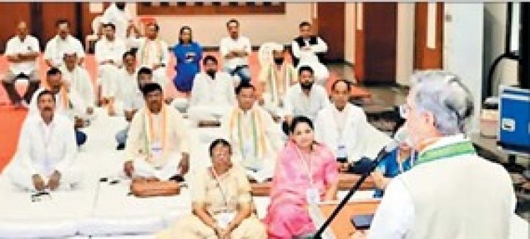 कांग्रेस जिलाध्यक्ष करेंगे अपने विधायकों की लोकप्रियता का सर्वे, जिलाध्यक्षों की होगी रेड-येलो-ग्रीन रेटिंग