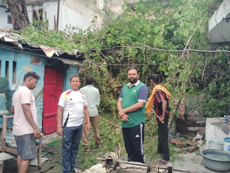 पार्षद अंबर अग्रवाल ने पेश की मिसाल,दूसरे वार्ड में पहुंच संभाली राहत की कमान