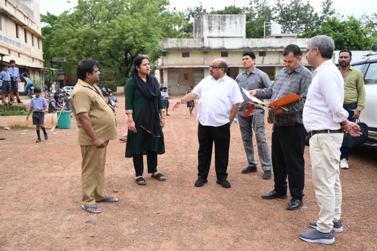 बेहतर शिक्षा और सुदृढ़ व्यवस्थाओं पर जोर, खम्हारडीह विद्यालय का विधायक ने किया निरीक्षण