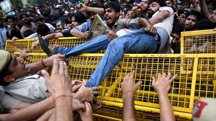 CJP संसद मार्च: जंतर-मंतर से संसद की ओर बढ़े प्रदर्शनकारी, कई जगह पुलिस ने रोका; सुरक्षा के कड़े इंतजाम