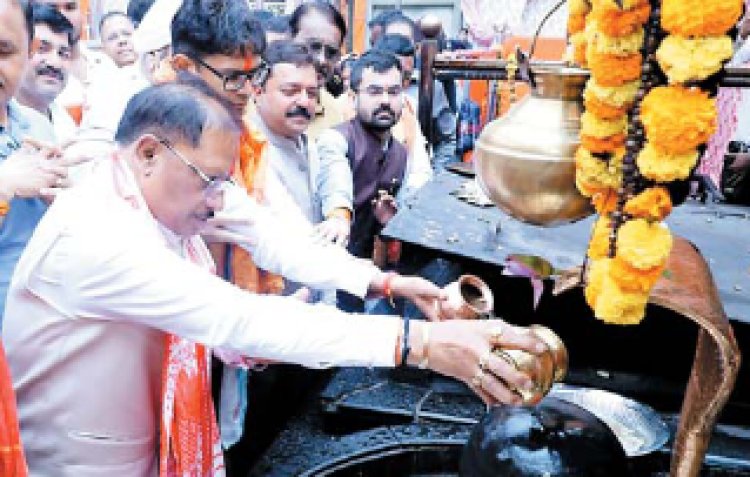 सीएम ने की सत्यनारायण बाबा धाम में पूजा