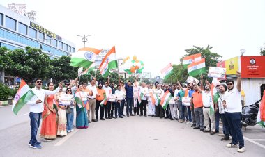 “हर घर तिरंगा - हर दुकान तिरंगा” के संदेश से देशभक्ति के रंग में रंगा रायपुर