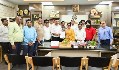 रायपुर के पारंपरिक बाजारों को ‘स्मार्ट बाजार’ बनाने CAIT ने महापौर को सौंपा ज्ञापन