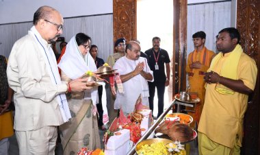 राज्यपाल रमेन डेका ने सपरिवार किए भगवान जगन्नाथ के दर्शन, अर्पित किया रक्षा सूत्र
