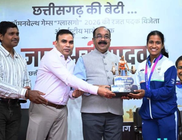 डिप्टी सीएम अरुण साव ने कॉमनवेल्थ गेम्स की सिल्वर मेडलिस्ट ज्ञानेश्वरी यादव और माता-पिता का किया सम्मान
