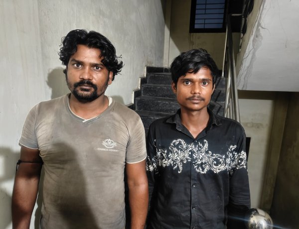 रायपुर में अब तक की सबसे बड़ी गांजा खेप जब्त : भारी मशीनों के बीच छिपाकर ले जा रहे थे 1.20 करोड़ का गांजा, पिता-पुत्र गिरफ्तार