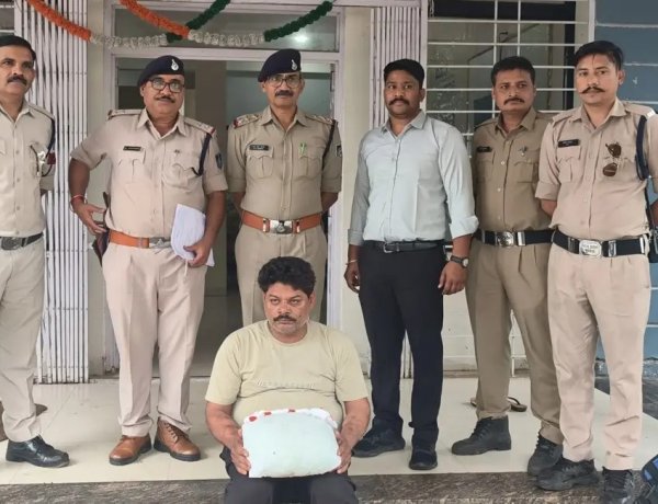 डीजीपी ने रतनपुर व पुलिस कमिश्नर ने टिकरापारा थाने को लिया गोद