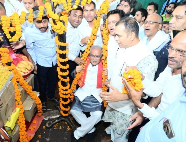 भूपेश बघेल के जन्मदिन पर उमड़ा जनसैलाब, पाटन से रायपुर तक कार्यकर्ताओं ने मनाया जश्न