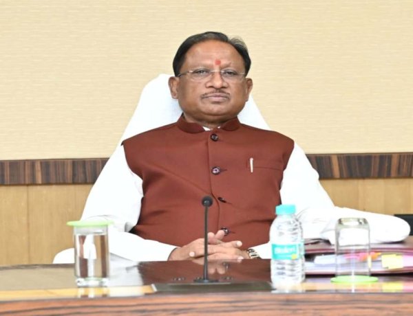 अंबिकापुर के वायरल वीडियो पर मुख्यमंत्री ने कलेक्टर से की चर्चा,सड़क को तत्काल सुधारने के दिए निर्देश