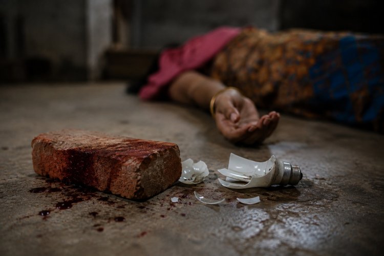 चरित्र पर शक बना हत्या की वजह: पत्नी की ईंट और CFL बल्ब से हत्या, गुमशुदगी दर्ज कर पुलिस को करता रहा गुमराह