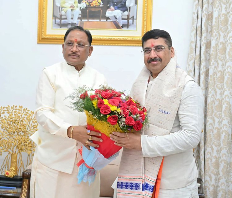 सीएम विष्णुदेव साय से मिले नवनियुक्त राष्ट्रीय सोशल मीडिया संयोजक दीपक म्हस्के,कहा-डिजिटल माध्यम बनेगा जनता और सरकार के बीच सेतु