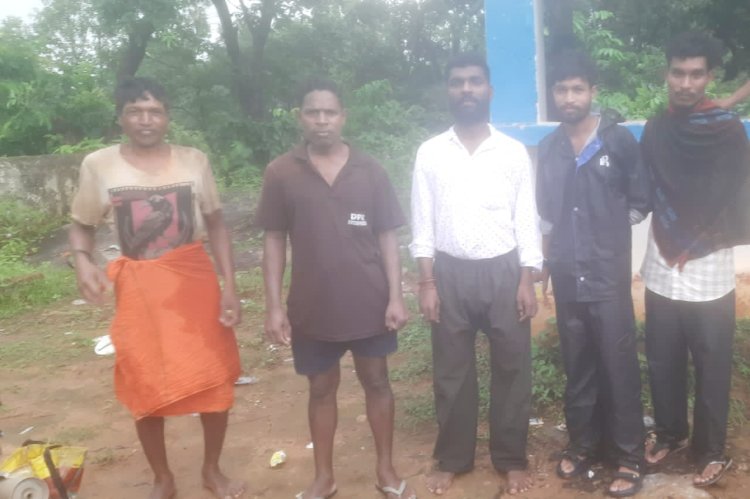 देवपहरी झरने में फंसे 3 युवक, 15 घंटे बाद रेस्क्यू; अचानक बढ़ गया था पानी