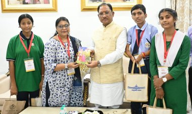 राष्ट्रपति द्रौपदी मुर्मु से संवाद के अनुभव विद्यार्थियों ने मुख्यमंत्री साय के साथ किए साझा