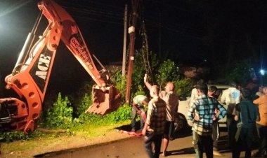 कार ने बाइक को मारी जोरदार टक्कर; दो सगे भाइयों की दर्दनाक मौत, पिता गंभीर रूप से घायल