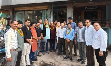 प्रदेश चेयरमेन विक्रम सिंह देव एवं प्रदेश अध्यक्ष परमानंद जैन के नेतृत्व में व्यापारियों के साथ हुई बैठक