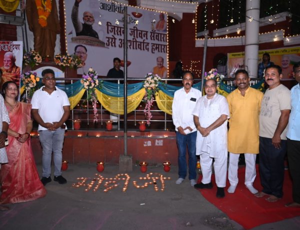 विधायक पुरन्दर मिश्रा के नेतृत्व में भव्य दीपोत्सव, ढोल-नगाड़ों और आतिशबाजी के बीच मना प्रधानमंत्री मोदी का जन्मदिवस