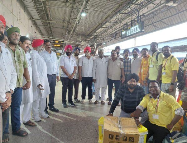 रायपुर से अमृतसर स्वर्ण मंदिर के लिए रवाना हुआ तेलगु वेलफेयर सोसाइटी का 200 सदस्यीय जत्था, समाजसेवी कुबेर राठी ने दी शुभकामनाएं