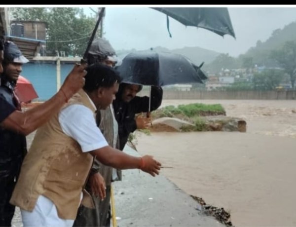 48 घंटे से मूसलाधार बारिश से कांकेर जिला तरबतर,दूध नदी का बढ़ा जलस्तर