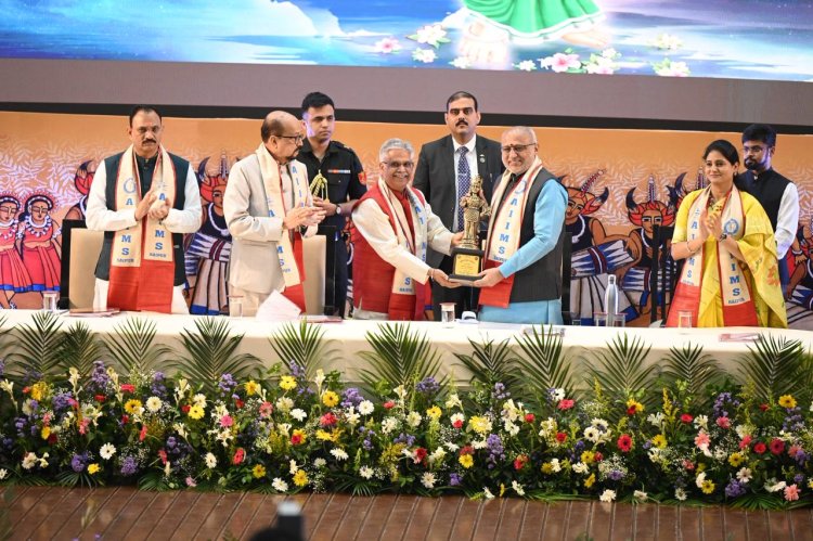 एम्स रायपुर के दीक्षांत समारोह में शामिल हुए उपराष्ट्रपति राधाकृष्णन,कहा-  छत्तीसगढ़ अतीत के अंधकार से निकलकर विकास और प्रगति के नए युग की ओर अग्रसर