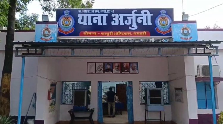 युवक की धारदार हथियार से हत्या, सड़क किनारे खून से लथपथ मिला शव