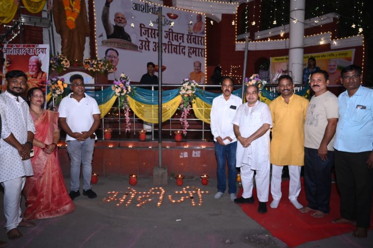 विधायक पुरन्दर मिश्रा के नेतृत्व में भव्य दीपोत्सव, ढोल-नगाड़ों और आतिशबाजी के बीच मना प्रधानमंत्री मोदी का जन्मदिवस