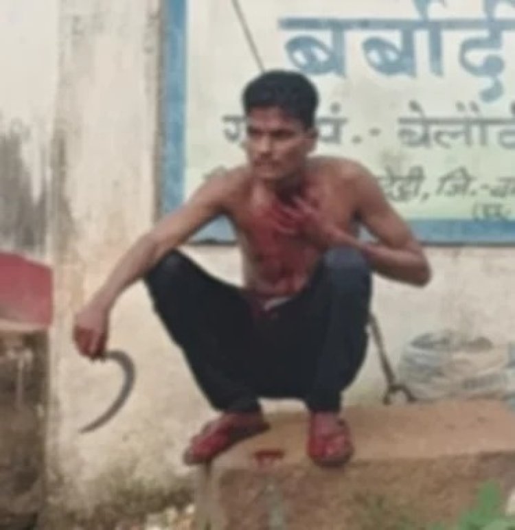 बालोद में युवक ने हंसिए से रेता अपना ही गला: गंभीर हालत में अस्पताल में भर्ती; इलाके में सनसनी, जांच में जुटी पुलिस