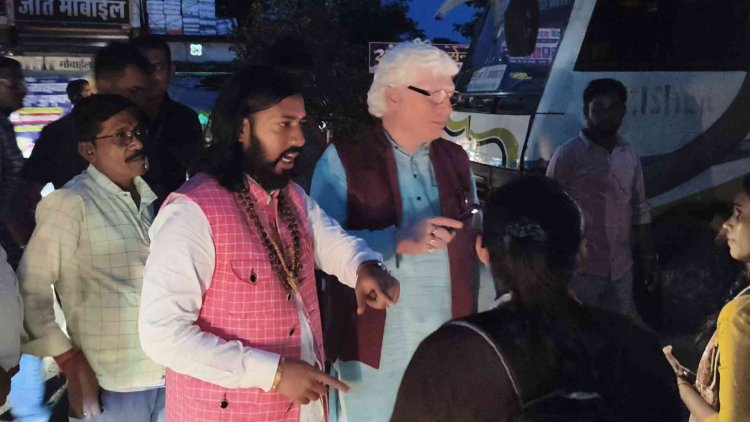आरंग में मंत्री गुरु खुशवंत साहेब की संवेदनशीलता : कार्यक्रम में हुई देरी तो छात्राओं को सुरक्षित घर पहुंचाने बसों का कराया इंतज़ाम