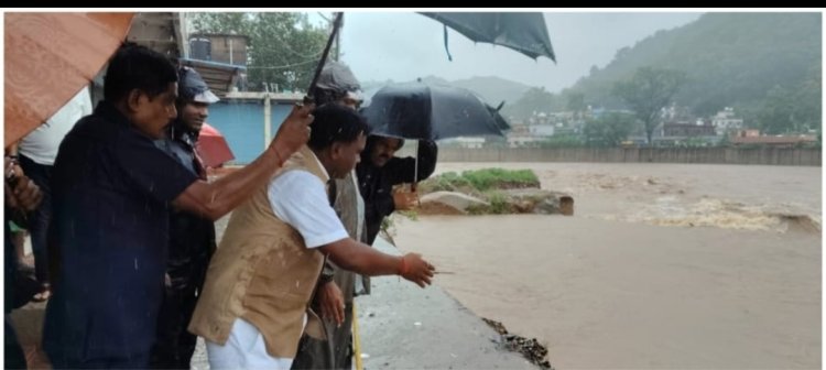 48 घंटे से मूसलाधार बारिश से कांकेर जिला तरबतर,दूध नदी का बढ़ा जलस्तर