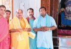 जय जगन्नाथ...पुरंदर मिश्रा को  बधाई देने उमड़ी भीड़