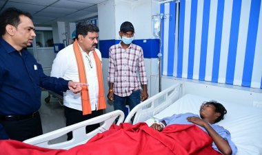 सड़क हादसे में घायलों से मिलने अस्पताल पहुंचे डिप्टी सीएम विजय शर्मा, बेहतर उपचार के दिए निर्देश