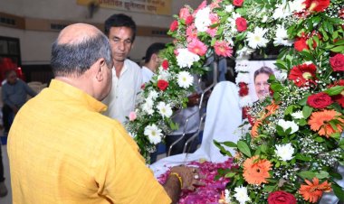 दुःख की घड़ी में मिरघानी परिवार के साथ खड़े हुए विधायक पुरन्दर मिश्रा, स्वर्गीय खेमचंद मिरघानी को दी श्रद्धांजलि