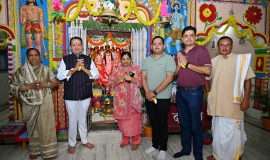 विधायक डॉ. संपत अग्रवाल ने सपरिवार की मां जगदंबा की महाआरती, क्षेत्र की सुख-समृद्धि की मांगी मन्नत