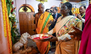 राष्ट्रपति श्रीमती द्रौपदी मुर्मु ने माँ दंतेश्वरी की पूजा-अर्चना कर देशवासियों की सुख-समृद्धि और खुशहाली की कामना की