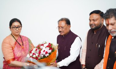रायपुर में भाजपा प्रभारी स्मृति ईरानी का बिना शोरगुल के किया गया स्वागत
