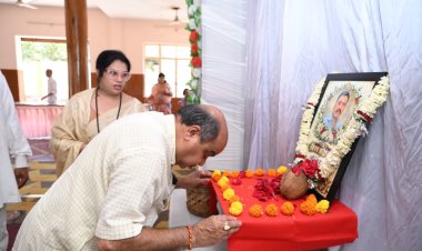 भाजपा शिक्षा प्रकोष्ठ की प्रदेश सह-संयोजक हरशिला रूपाली शर्मा के चाचाजी स्वर्गीय योगेश शर्मा को विधायक पुरन्दर मिश्रा ने दी भावभीनी श्रद्धांजलि