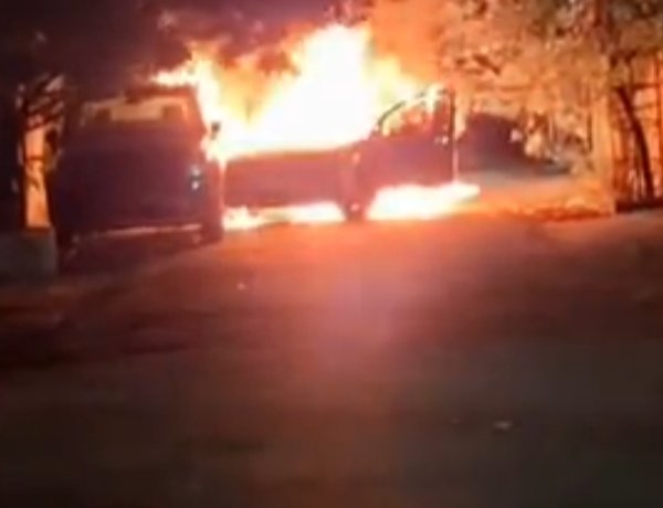 Raipur Breaking : चलती कार में अचानक लगी आग, धुआं उठते ही मची अफरा-तफरी