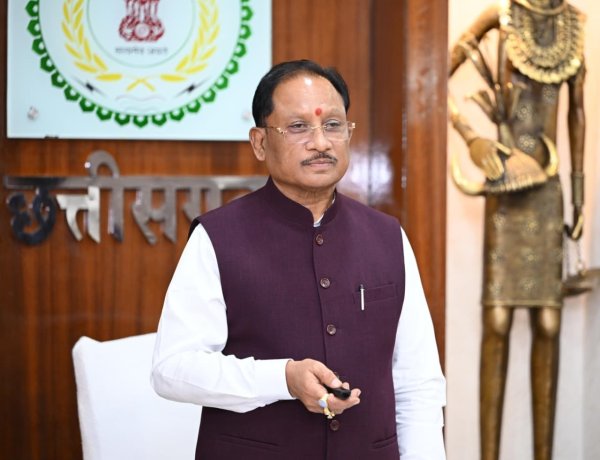 मुख्यमंत्री विष्णु देव साय ने बाबा कार्तिक उरांव की जन्मशताब्दी पर उनकी आदमकद प्रतिमा का किया अनावरण