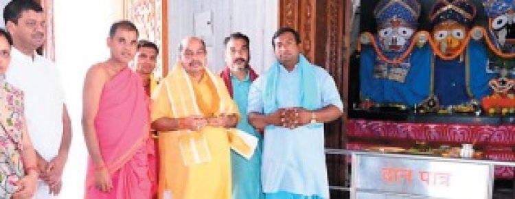 जय जगन्नाथ...पुरंदर मिश्रा को  बधाई देने उमड़ी भीड़