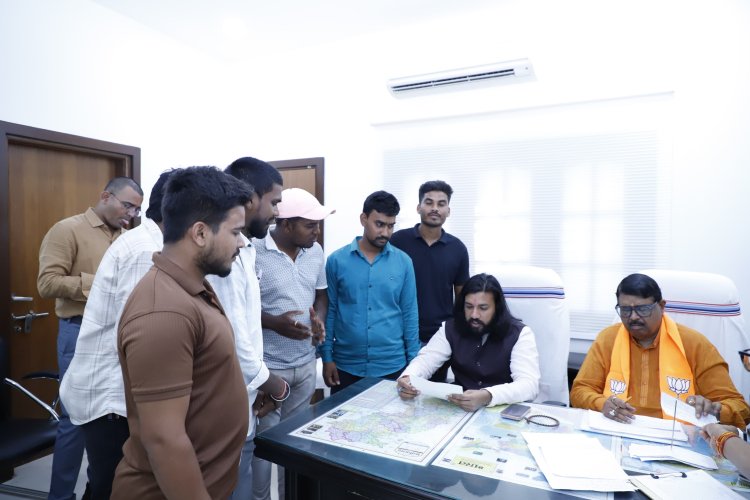 प्रदेश कार्यालय में मंत्री गुरु खुशवंत साहेब ने कार्यकर्ताओं की शिकायतों और मांगों को सुन निकाला समाधान