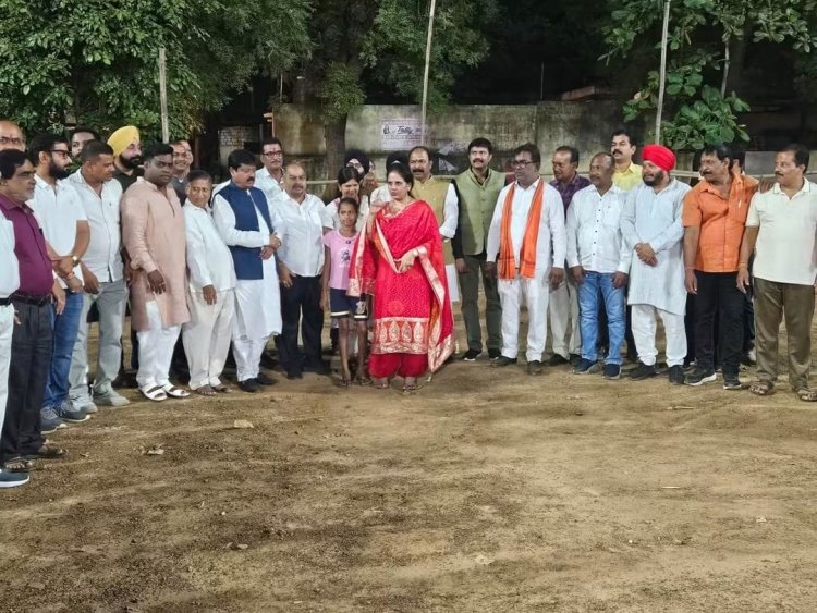 बीटीआई मैदान में लगी आठ पोल की फ्लड लाइट, महापौर मीनल चौबे सहित जनप्रतिनिधियों ने किया लोकार्पण
