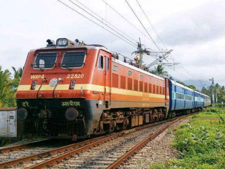 दक्षिण पूर्व मध्य रेलवे में ऑन बोर्ड सेवाओं का उन्नयन, सामान्य कोचों में भी होगी नियमित साफ-सफाई