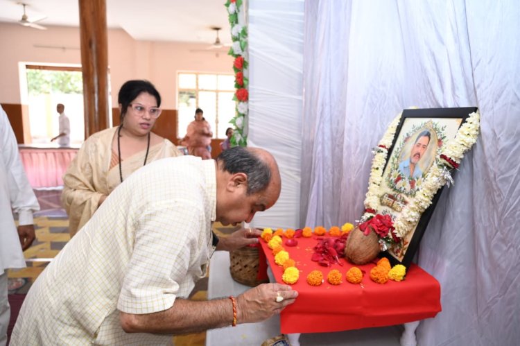 भाजपा शिक्षा प्रकोष्ठ की प्रदेश सह-संयोजक हरशिला रूपाली शर्मा के चाचाजी स्वर्गीय योगेश शर्मा को विधायक पुरन्दर मिश्रा ने दी भावभीनी श्रद्धांजलि